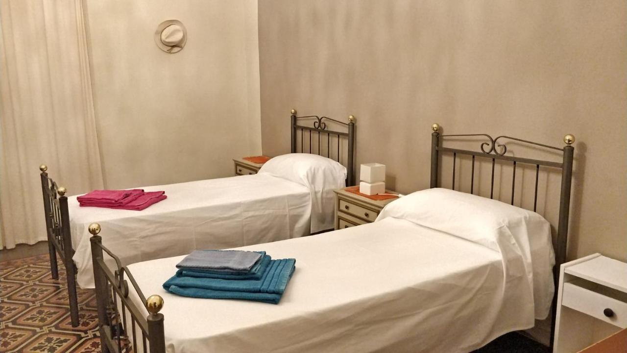 Adriano'S House Catania Cathedral First Floor Apartment Bagian luar foto