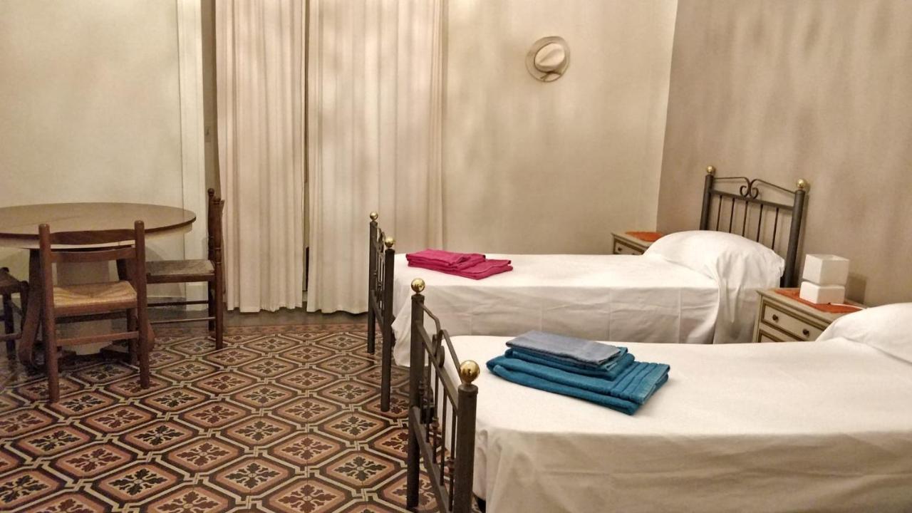 Adriano'S House Catania Cathedral First Floor Apartment Bagian luar foto